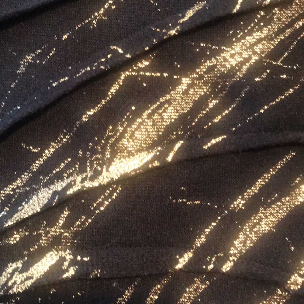 Simply Vera Vera Wang Black/Gold Long Sleeve Top. Slight High/Low. Sz SM. NWT. - Picture 5 of 5